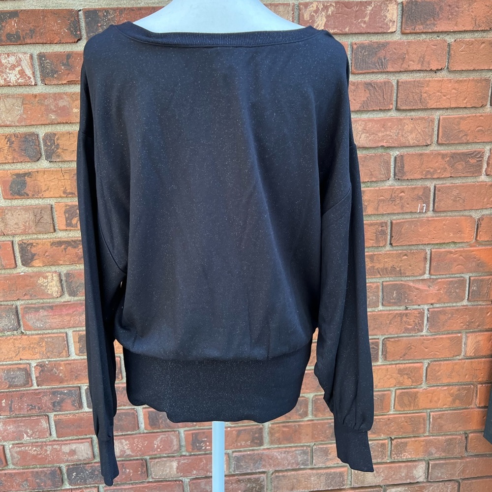 🆕 EXPRESS TOP - Picture 3 of 7